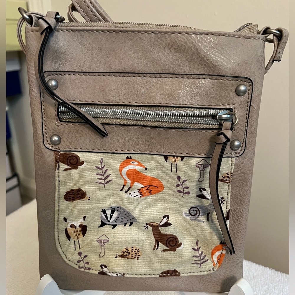 🌸🌸NWOT Tan Crossbody Bag 🌸🌸